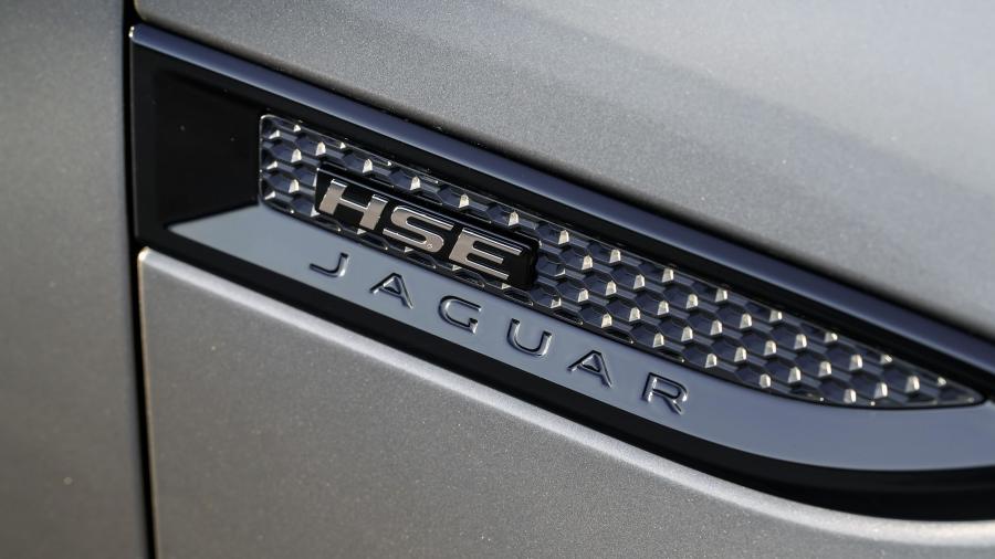 Детали экстерьера Jaguar E-Pace R-Dynamic P300 AWD 2017 года  (UK) (фото 22 из 44)
